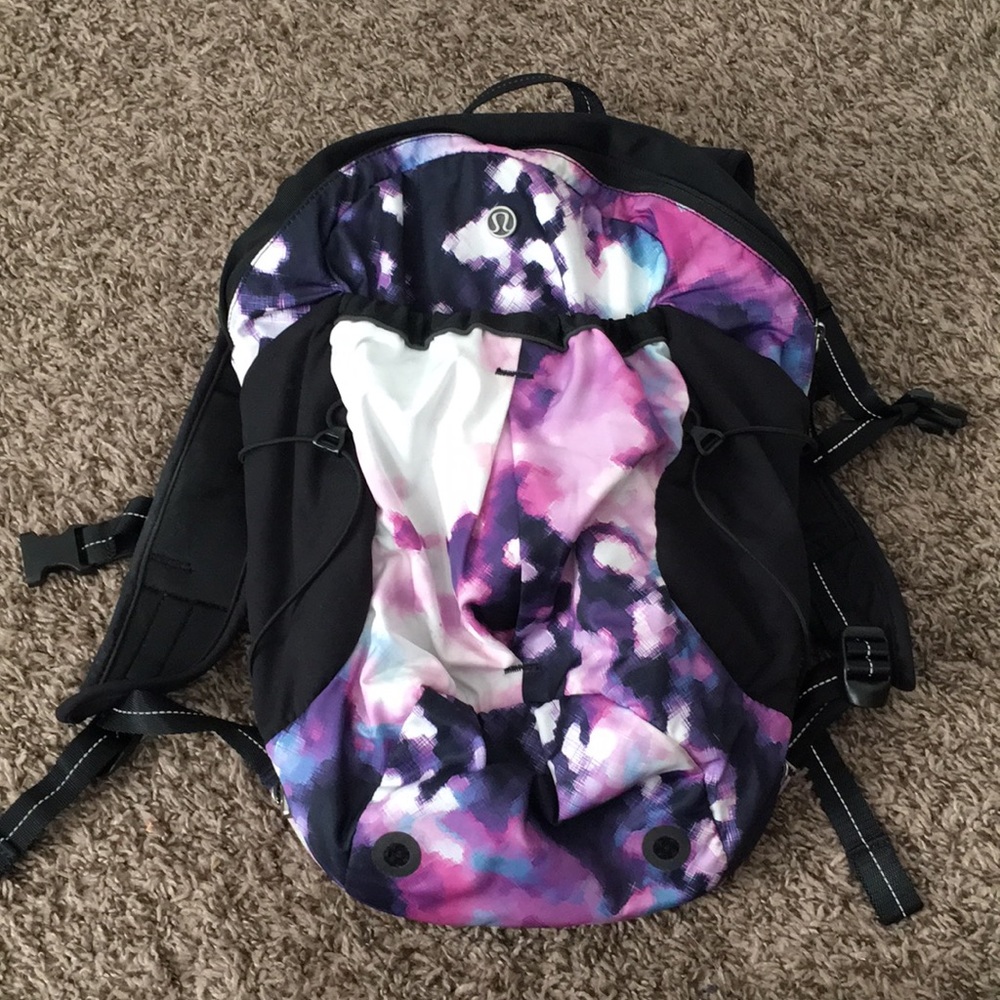 β’ {Lululemon} Run All Day Backpack β’ - Picture 3 of 8